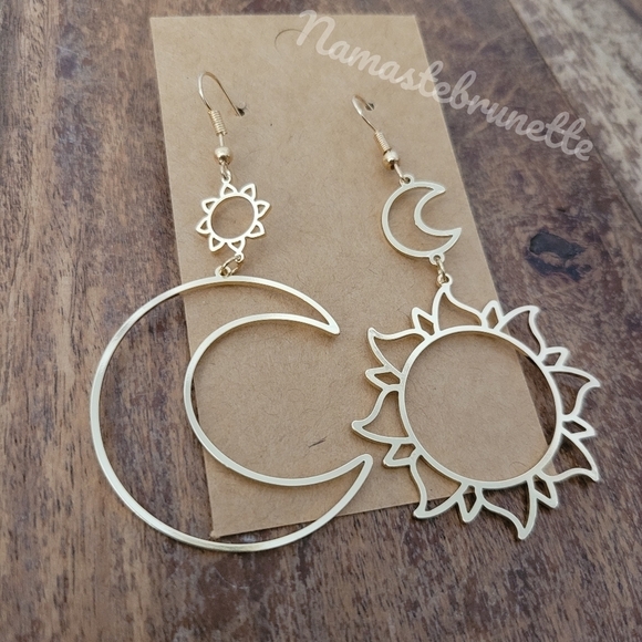 Metal Asymmetrical Golden Sun & Moon Dangle Drop Earrings - Picture 15 of 17
